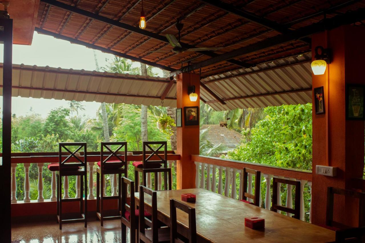Bonds Hostel Candolim Eksteriør billede