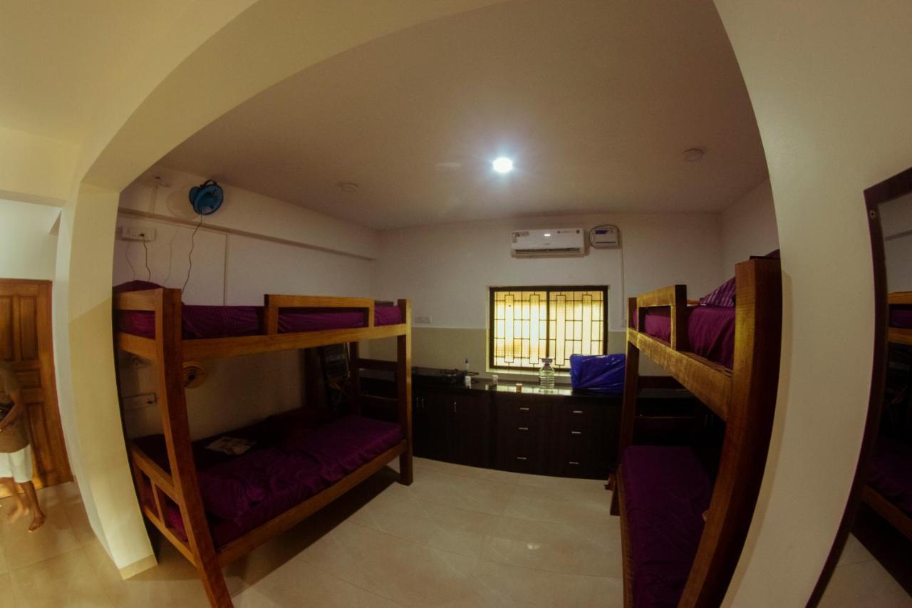 Bonds Hostel Candolim Eksteriør billede